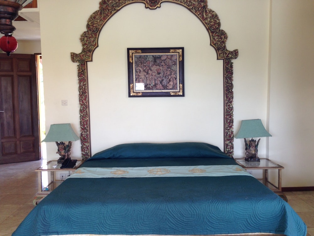 GREEN FIELD HOTEL AND BUNGALOW 20/50