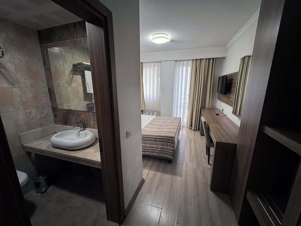 Hotel Mandalin 47/50