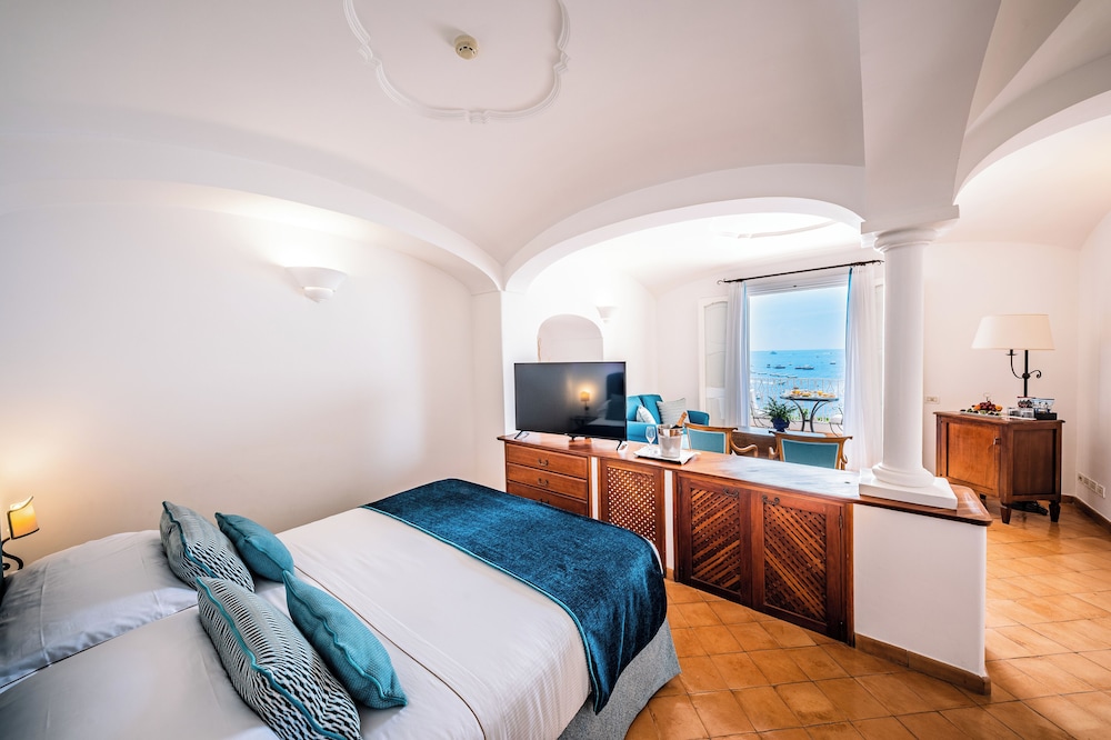 ROOM, TRIPLE