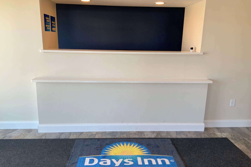 Days Inn by Wyndham Troy IL 7/34