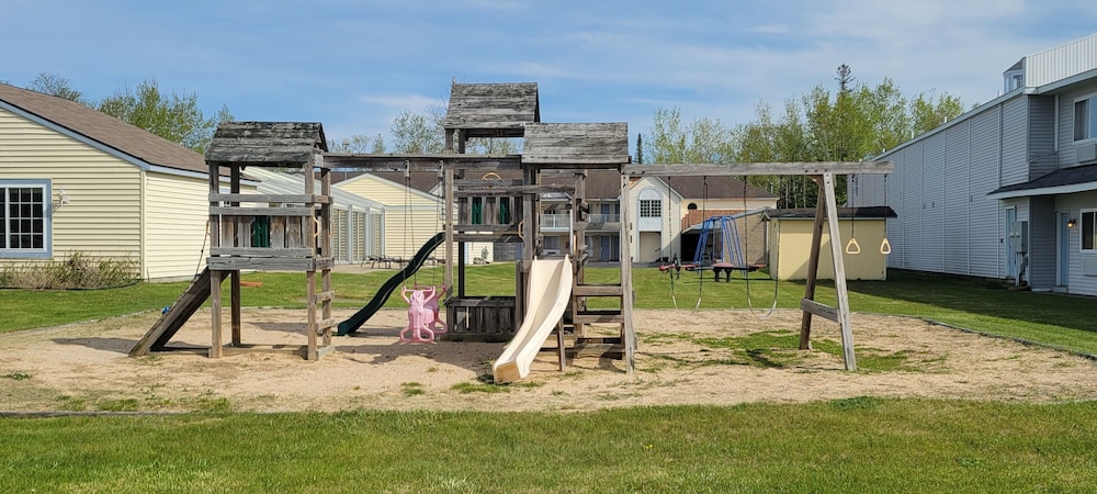 Mackinaw Budget Inn 46/50
