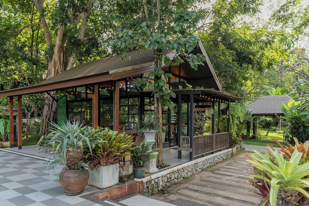 River Kwai Resotel 10/66