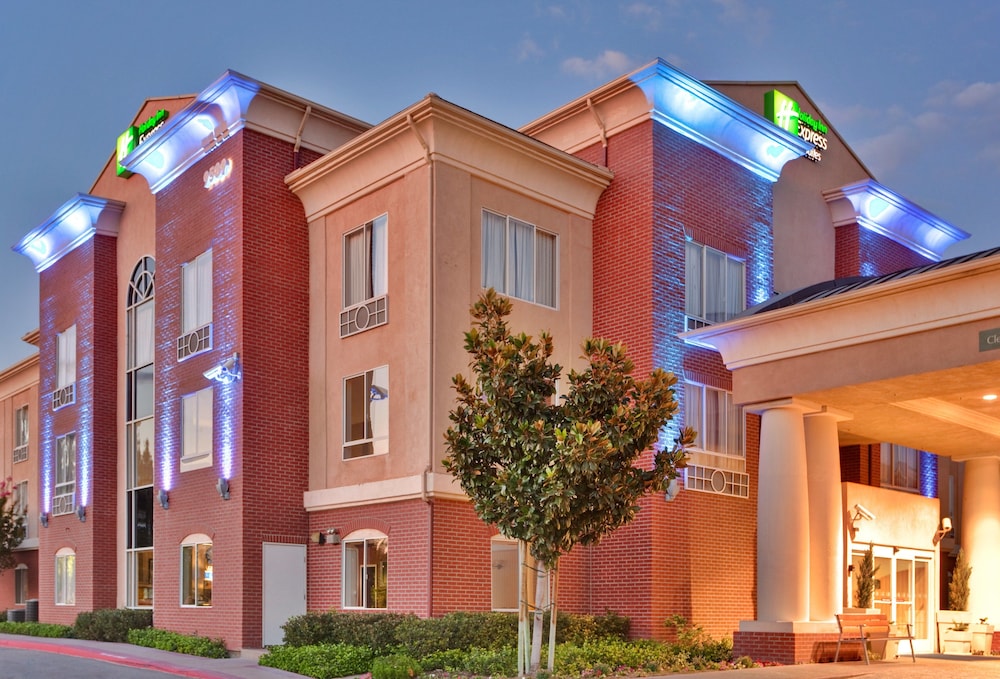 Holiday Inn Express Suites Rancho Cucamonga 5/57
