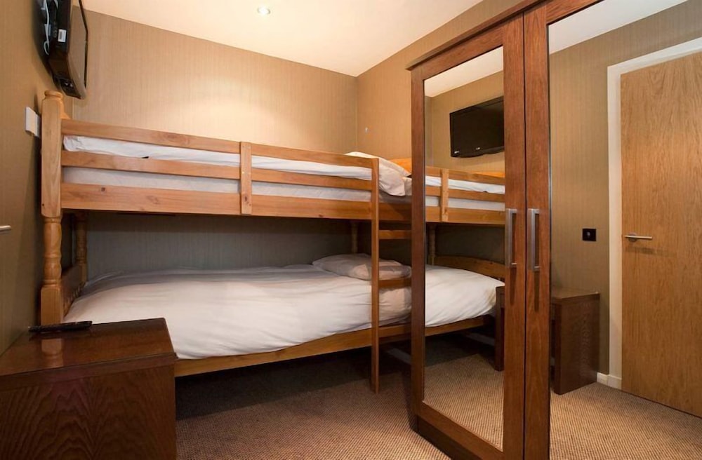 EXECUTIVE, MULTIPLE BEDS, PATIO