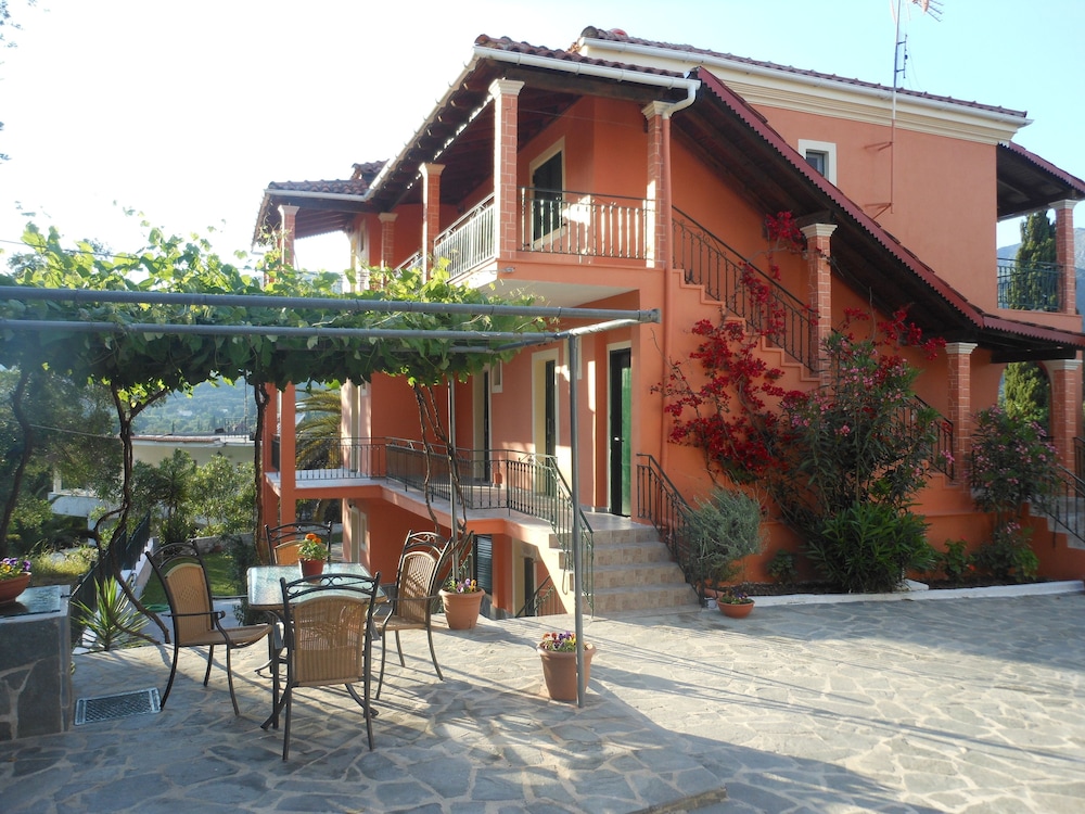 Ziogas Apartments 4/56