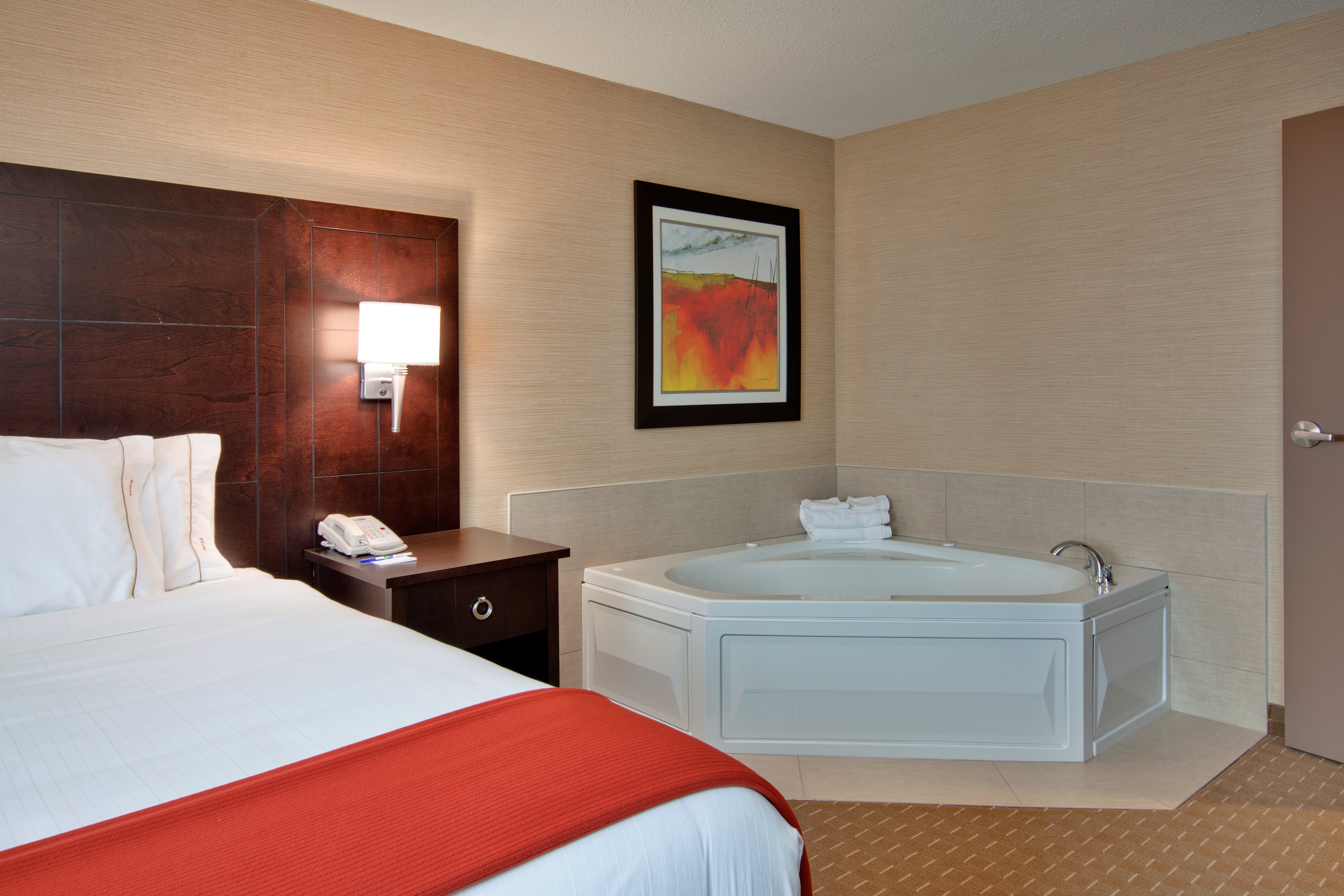 Holiday Inn Express Suites Chatham South 23/75