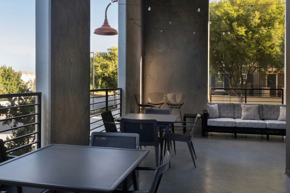 Courtyard Redwood City 34/48