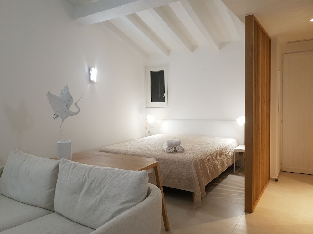 SUPERIOR, SUITE, KING BED, SEA VIEW