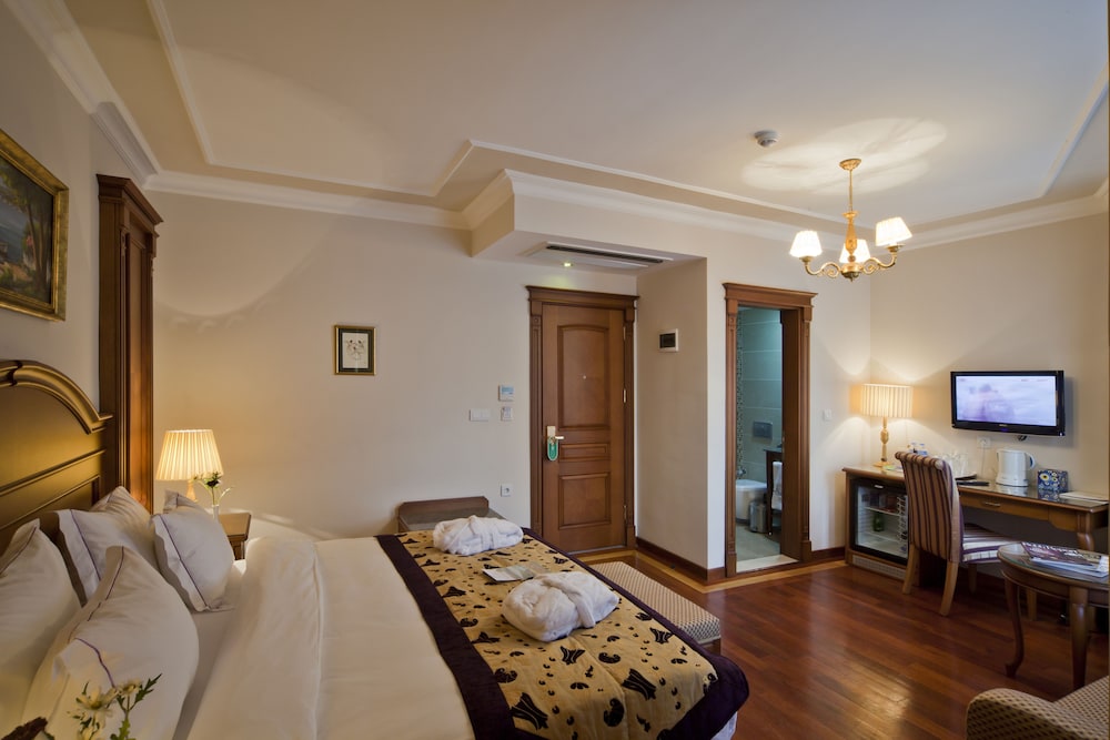 GLK Premier The Home Suites and Spa 15/50