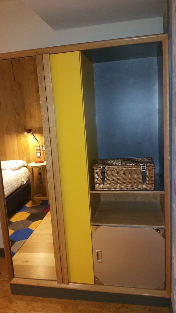 Cairn Hotel Newcastle Upon Tyne 50/69