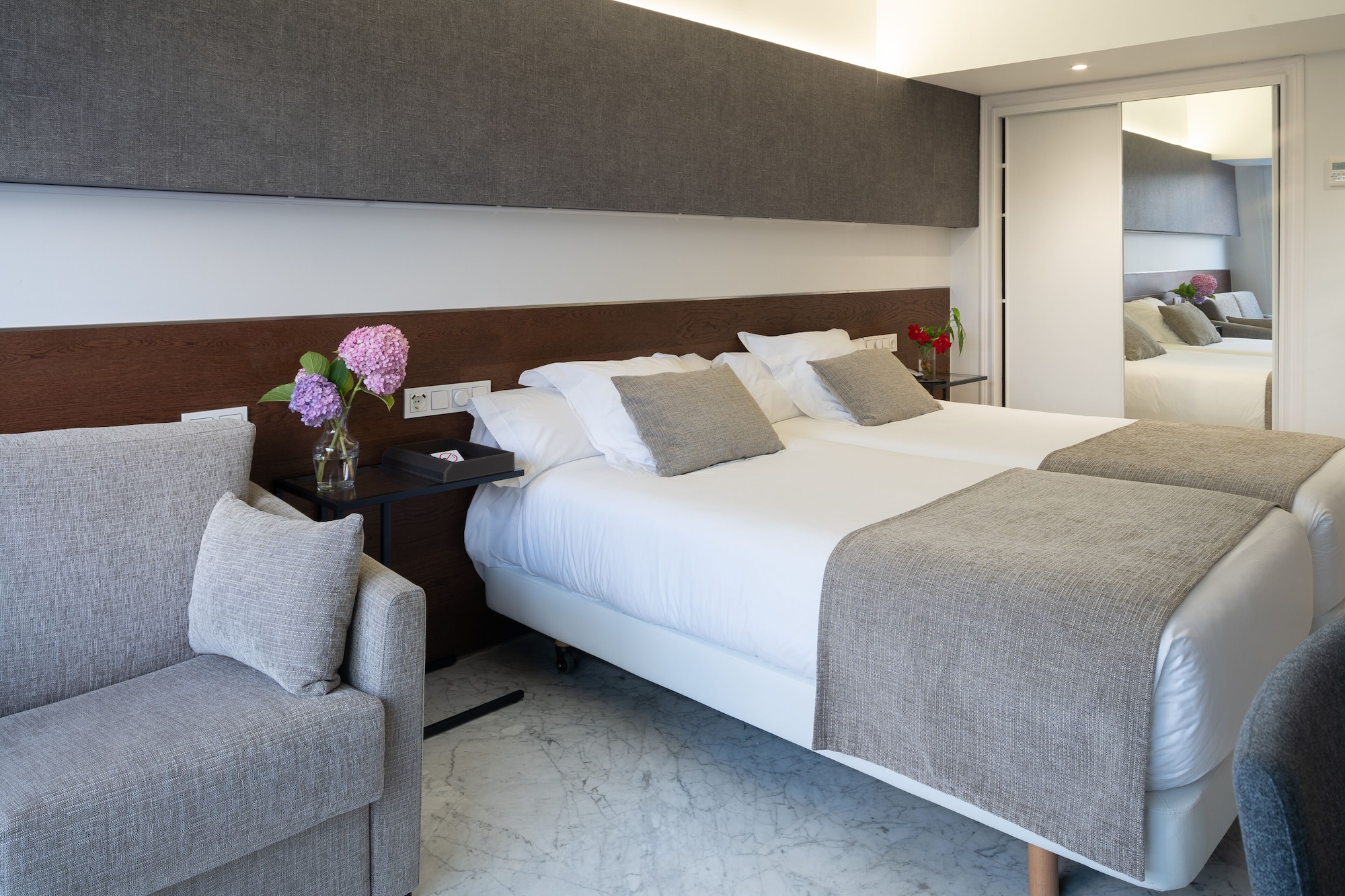 SUPERIOR, TWIN BEDS, CITY VIEW