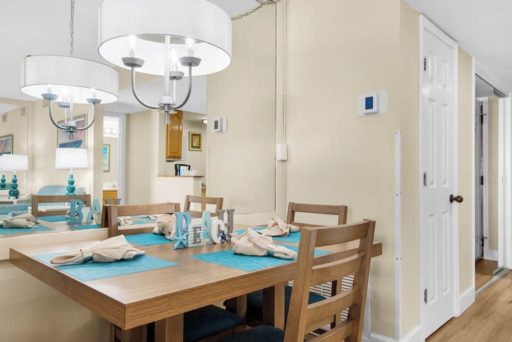 Destin Holiday Beach Resort 48/50
