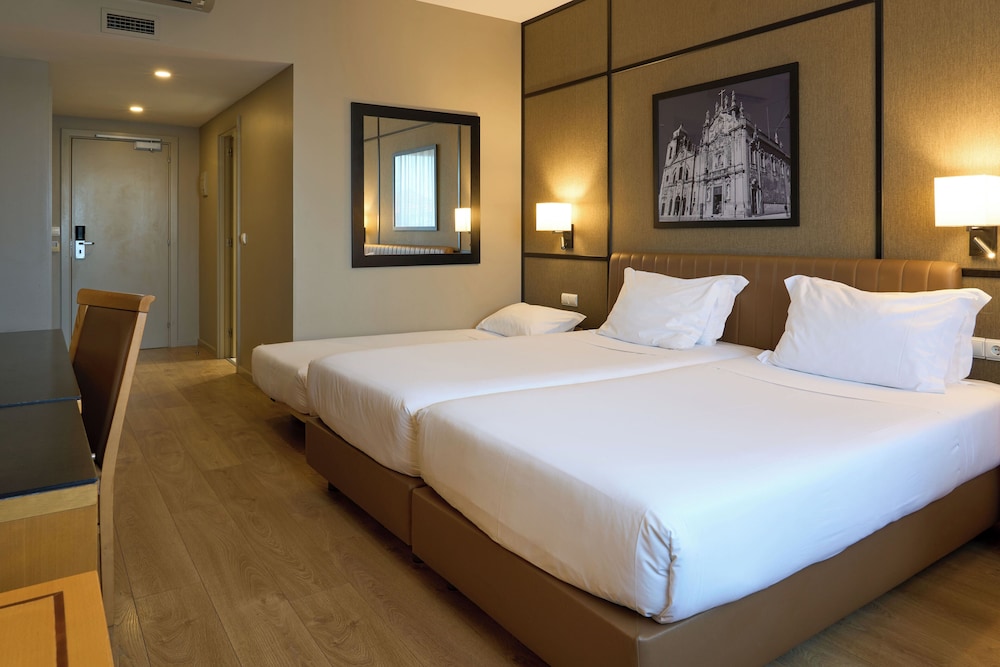 ROOM, TWIN BEDS, WITH EXTRA BED