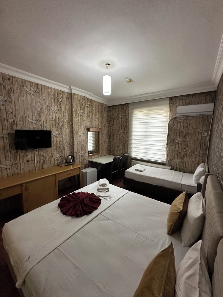 DELUXE, TWIN BEDS