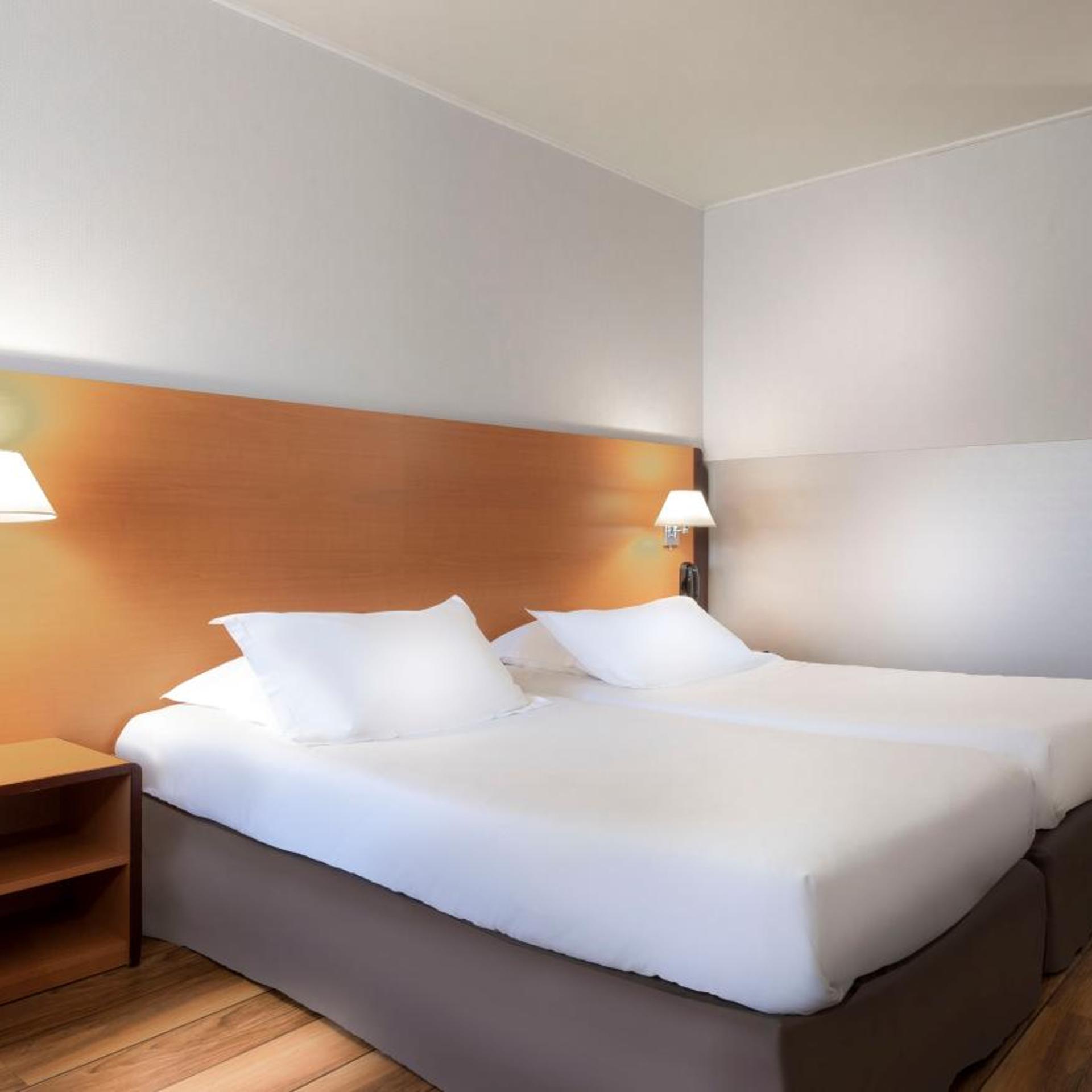 Room, Triple