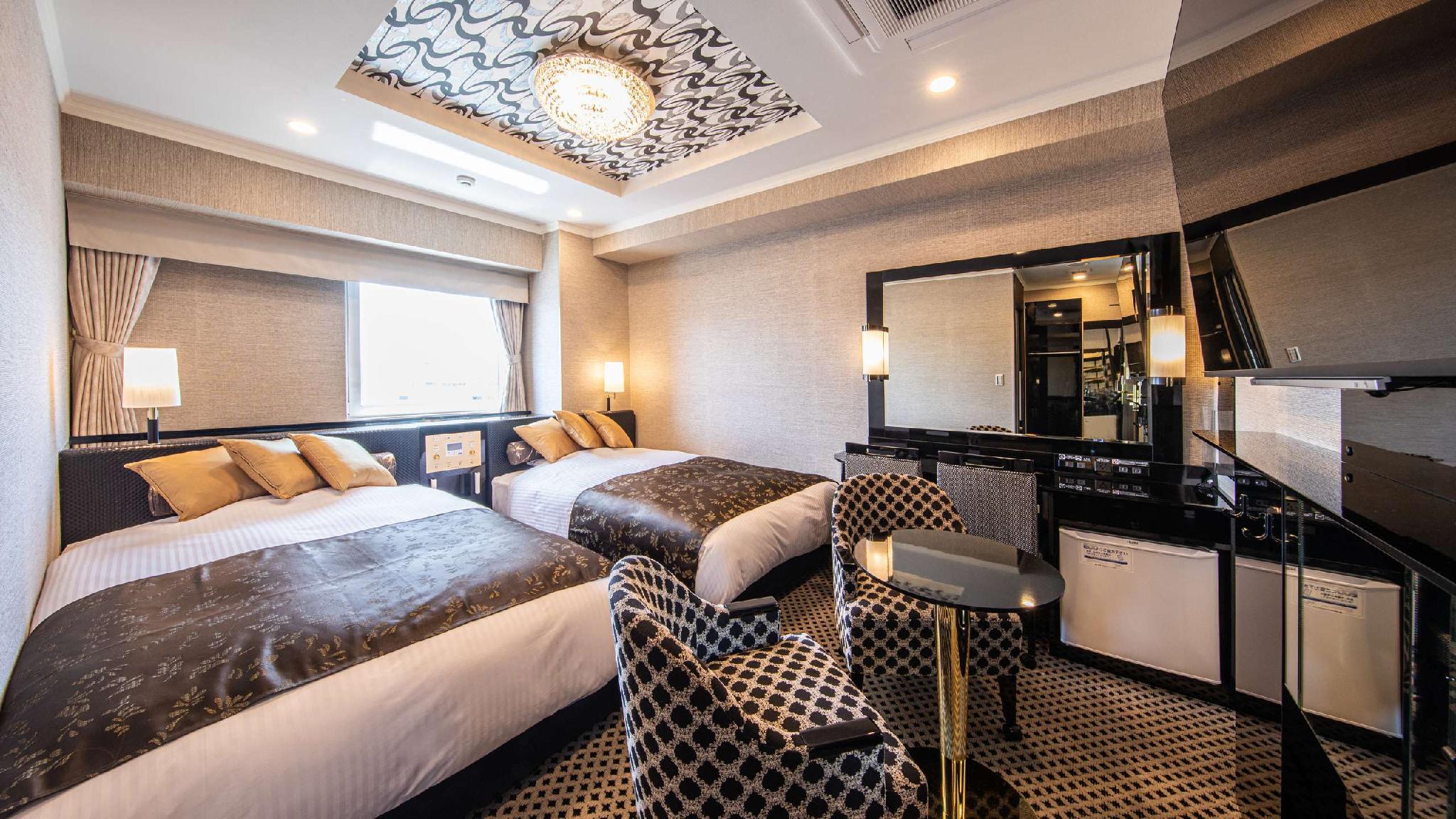 Central, Deluxe, Twin Beds