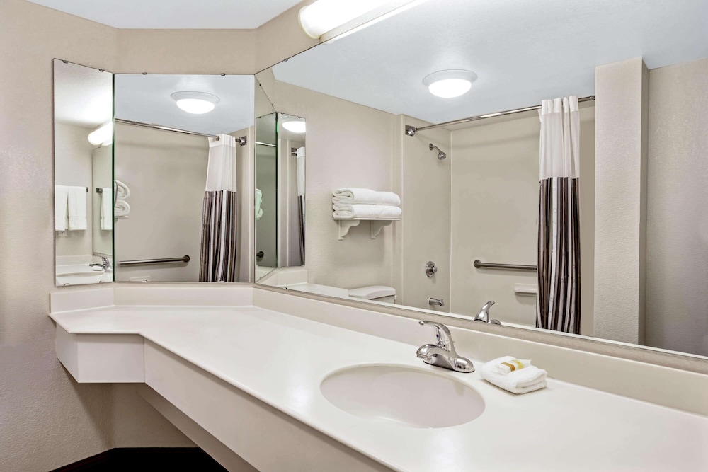 La Quinta Inn And Suites By Wyndham Tucson Airport 10/47