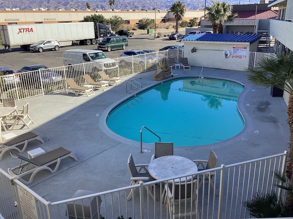 Motel6 North Palm Springs, CA - North 41/45