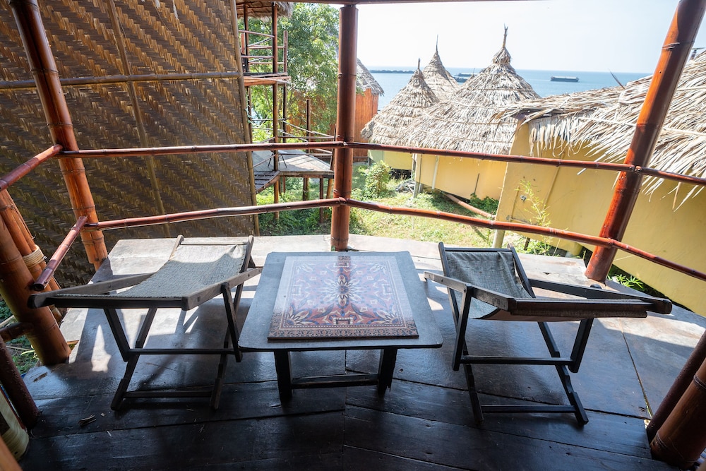 Paree Hut Resort Koh Sichang 18/43