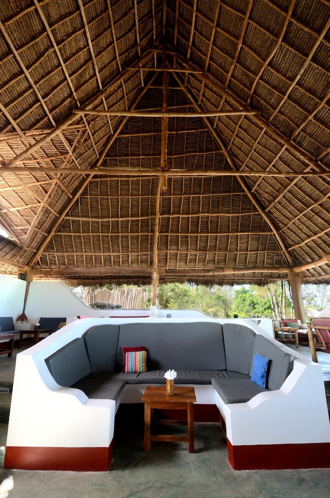 Pongwe Beach Hotel 25/50