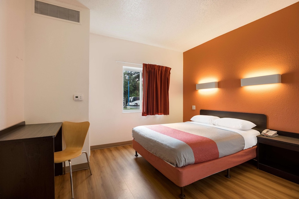 STANDARD, DOUBLE BED, ACCESSIBLE