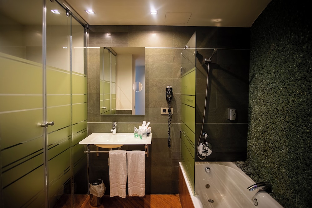 Ch Cabo de Gato Ex Valhalla Hotel and Spa 40/42