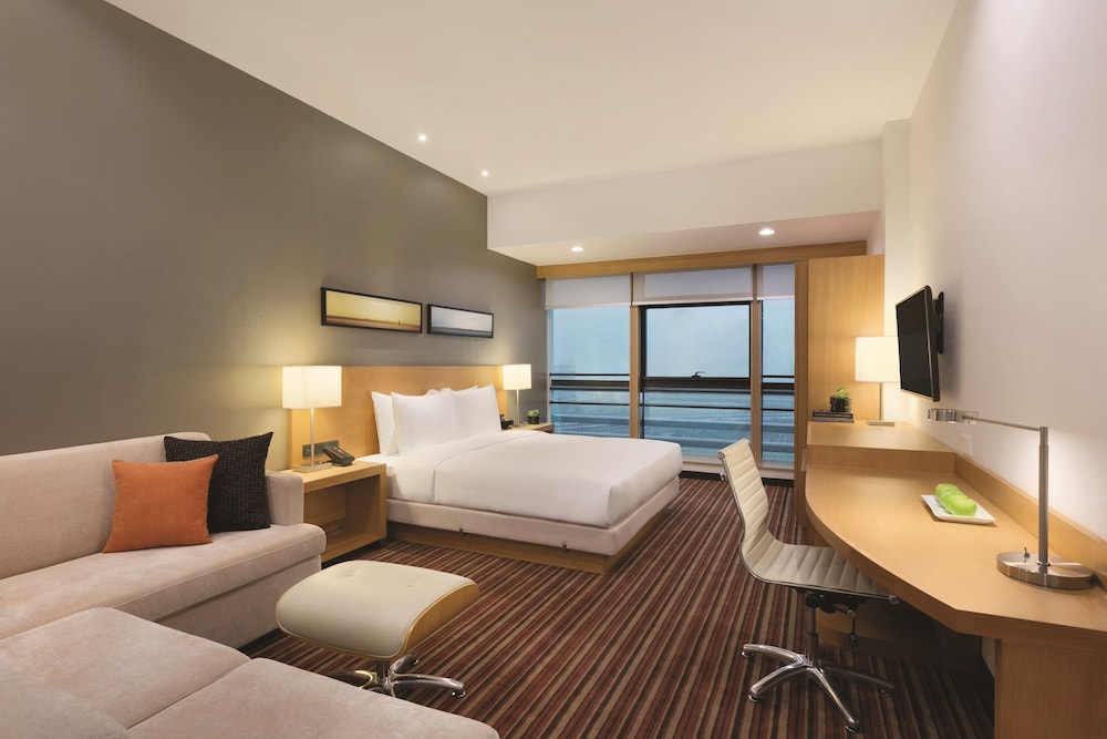 Hyatt Place Shenzhen Airport 26/70