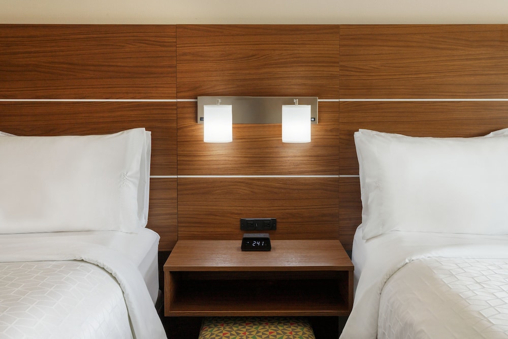 Holiday Inn Express Hotel Suites Searcy 29/50