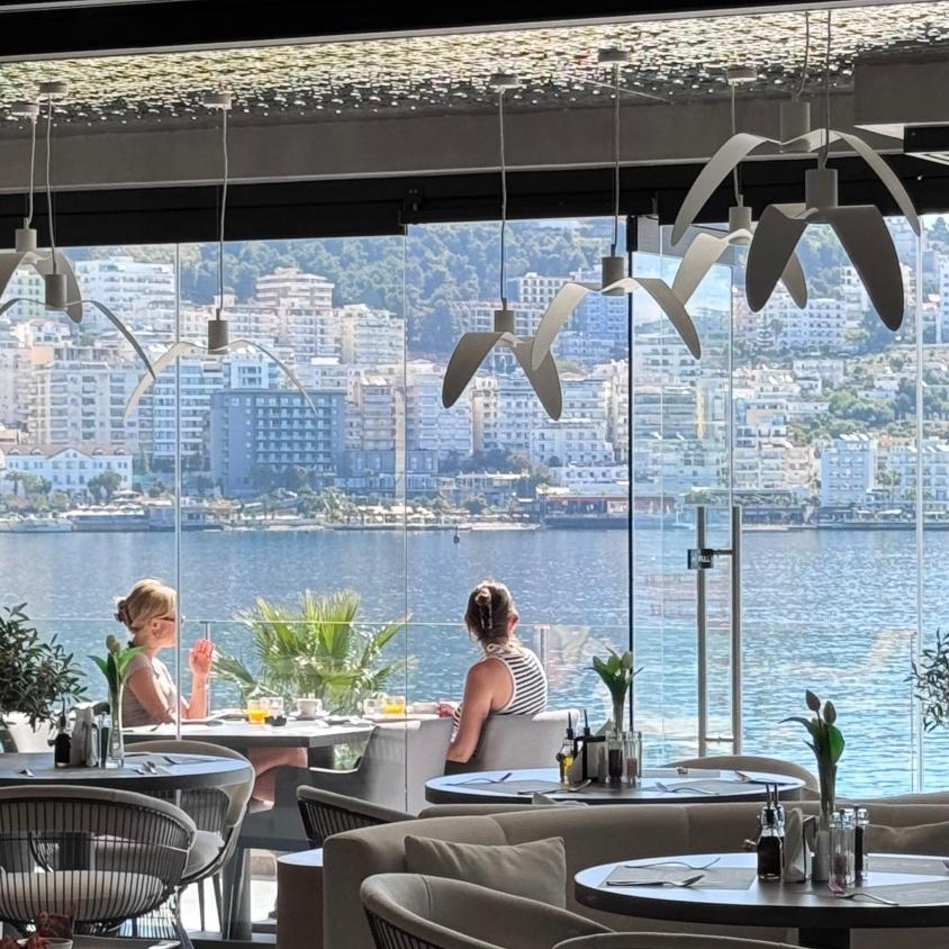 Yacht Premium Hotel 4/50
