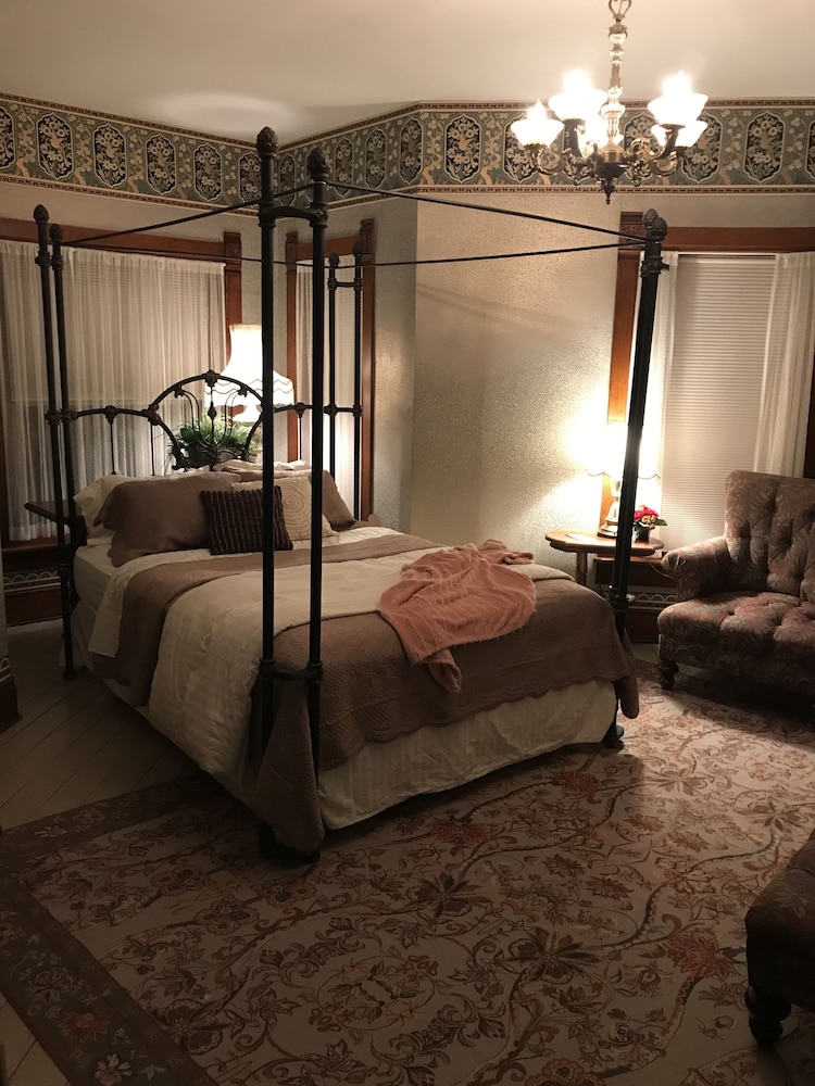 Nauvoo Grand Bed and Breakfast 33/51