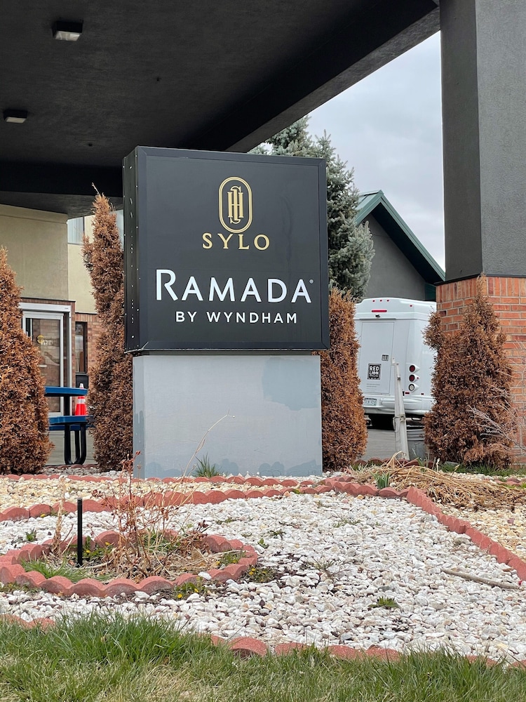 SYLO Hotel Denver Airport, a Ramada by Wyndham 2/57