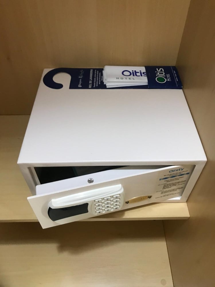 Oitis Hotel 57/63