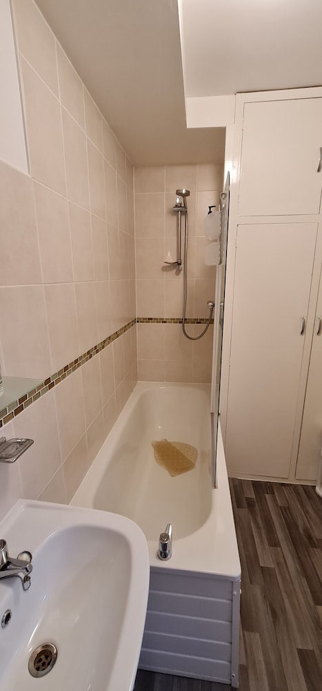 Parterre Holiday Apartments 25/27