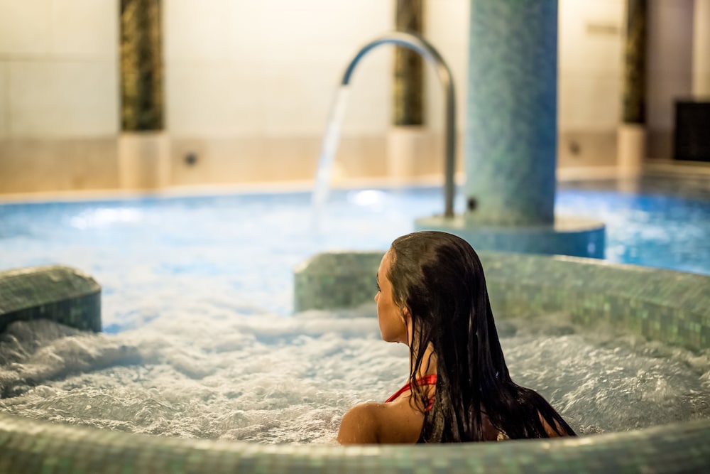 Careys Manor & Senspa 26/55