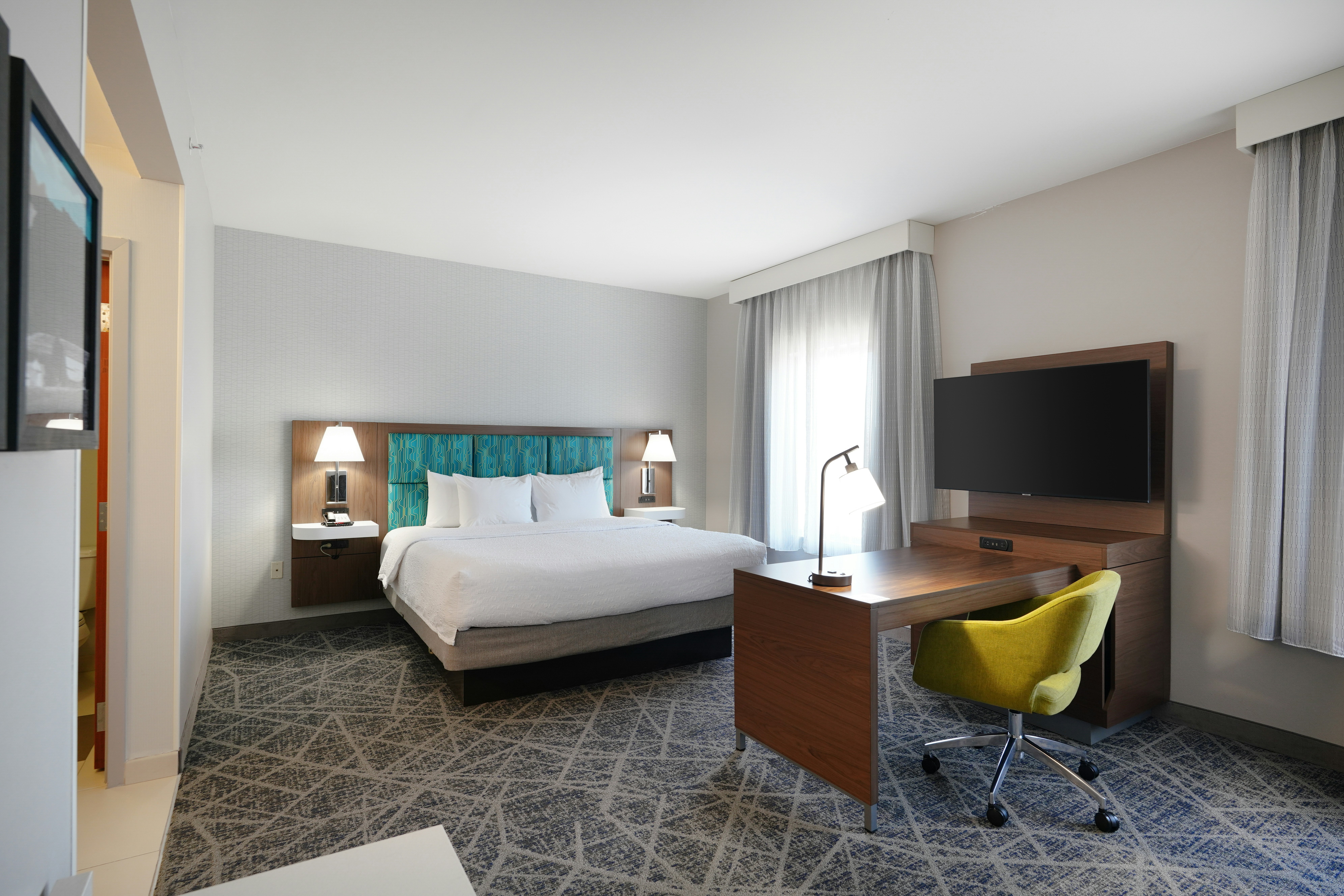 STUDIO, SUITE, KING BED