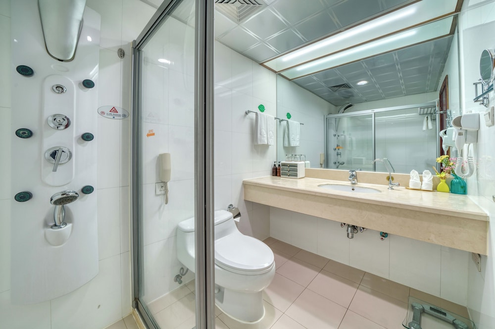 Communication International Hotel 33/34