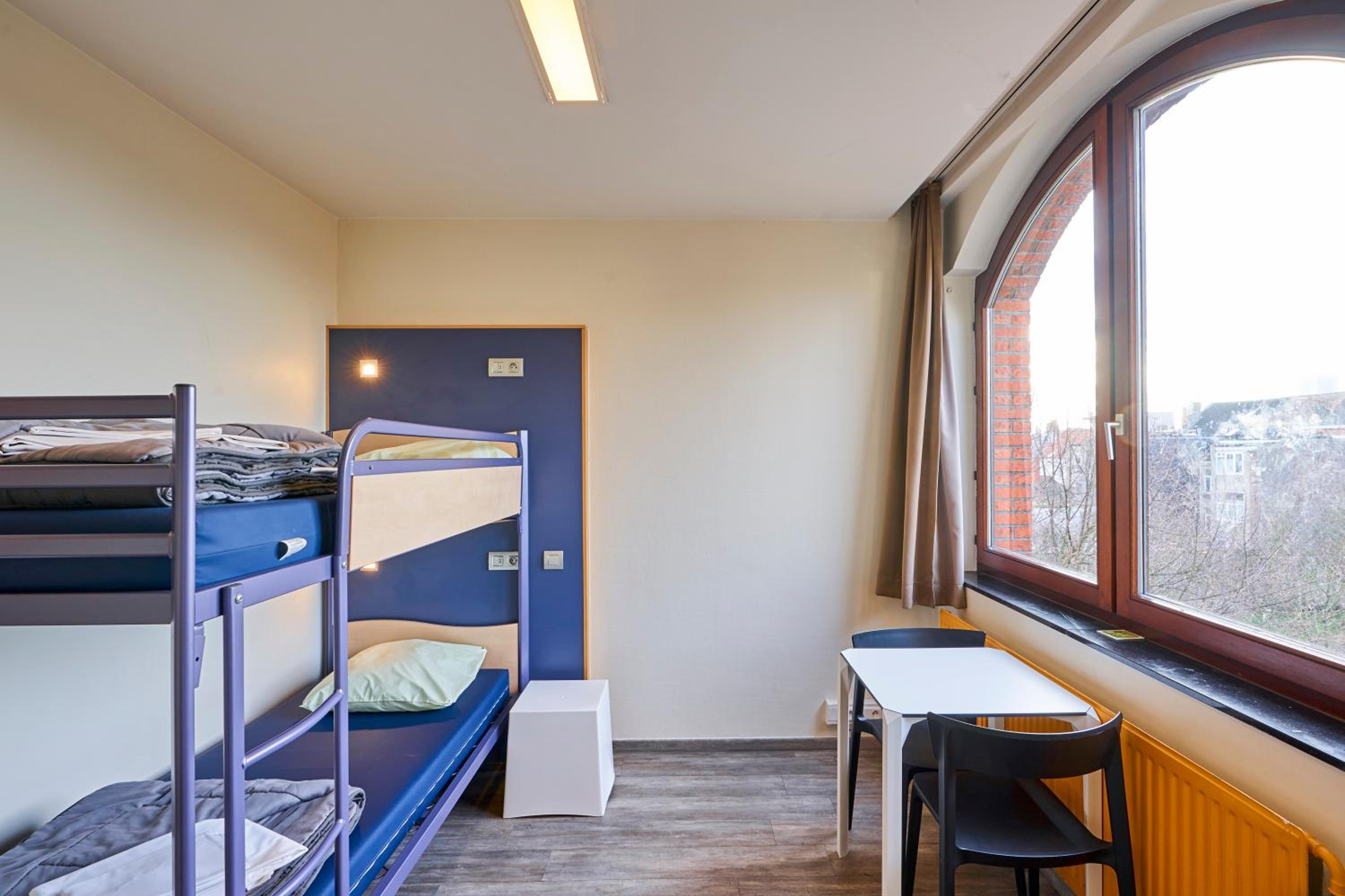 Generation Europe Youth Hostel 16/50