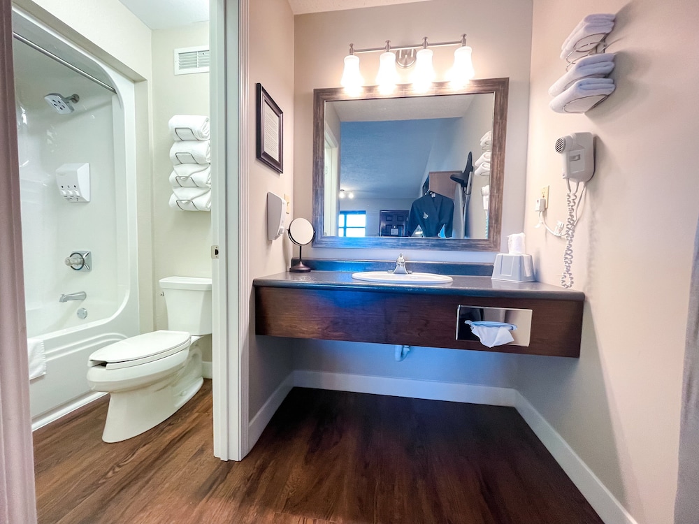 PINEMARK Inn Suites Events 47/50