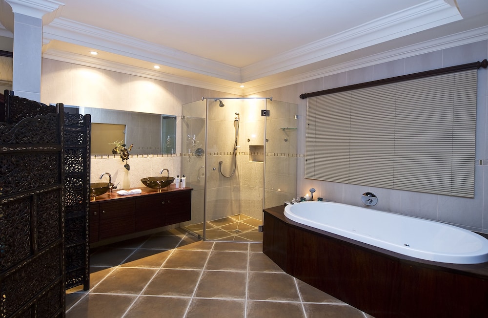Villa Paradisa Guest House 42/44