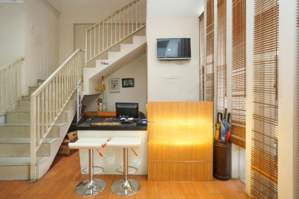 Oyo 450 Semampir Residence 63/64