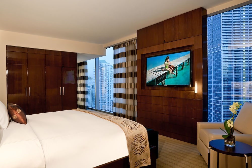 ROOM, KING BED, ACCESSIBLE