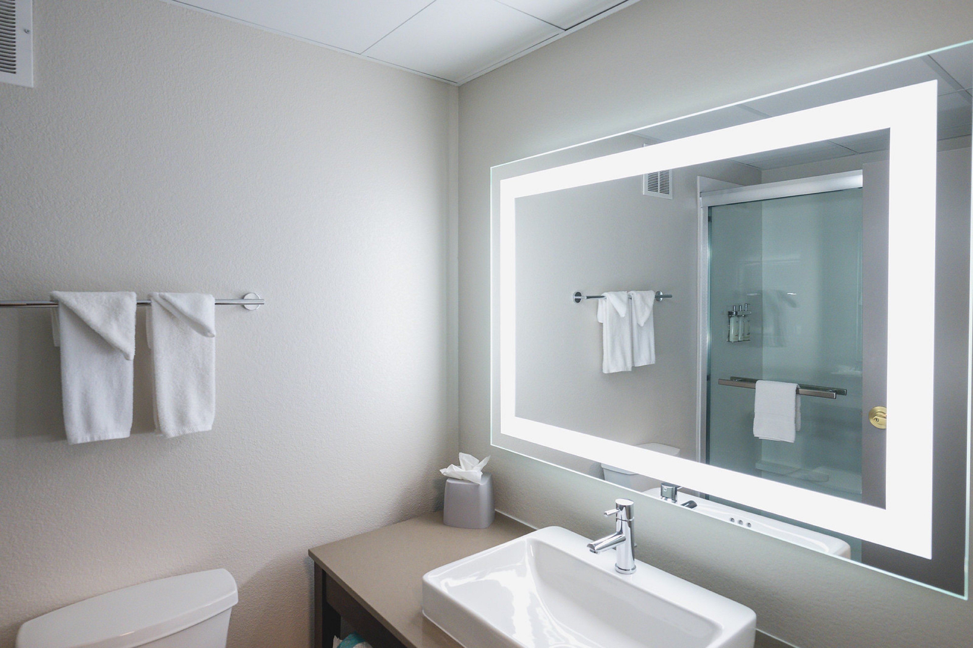 جناح بسرير كينج، Holiday Inn Express & Suites Marquette, an IHG Hotel 8/10