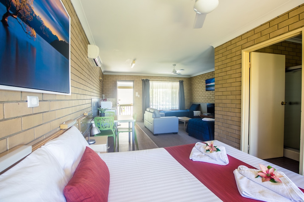 ILUKA MOTEL 11/56