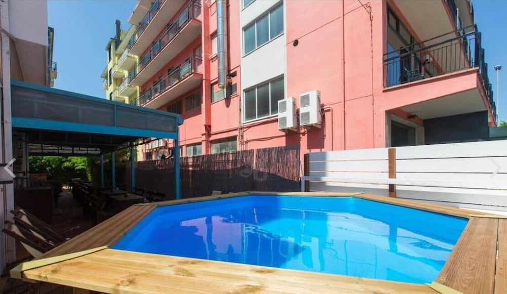 Sunflower Beach Hostel 4/50