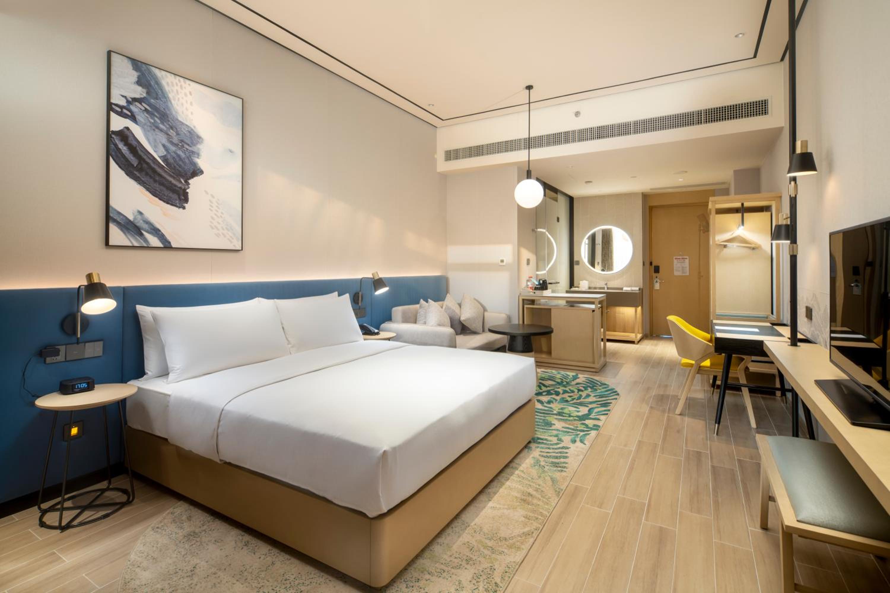 Guest Room, King Bed, Sofa