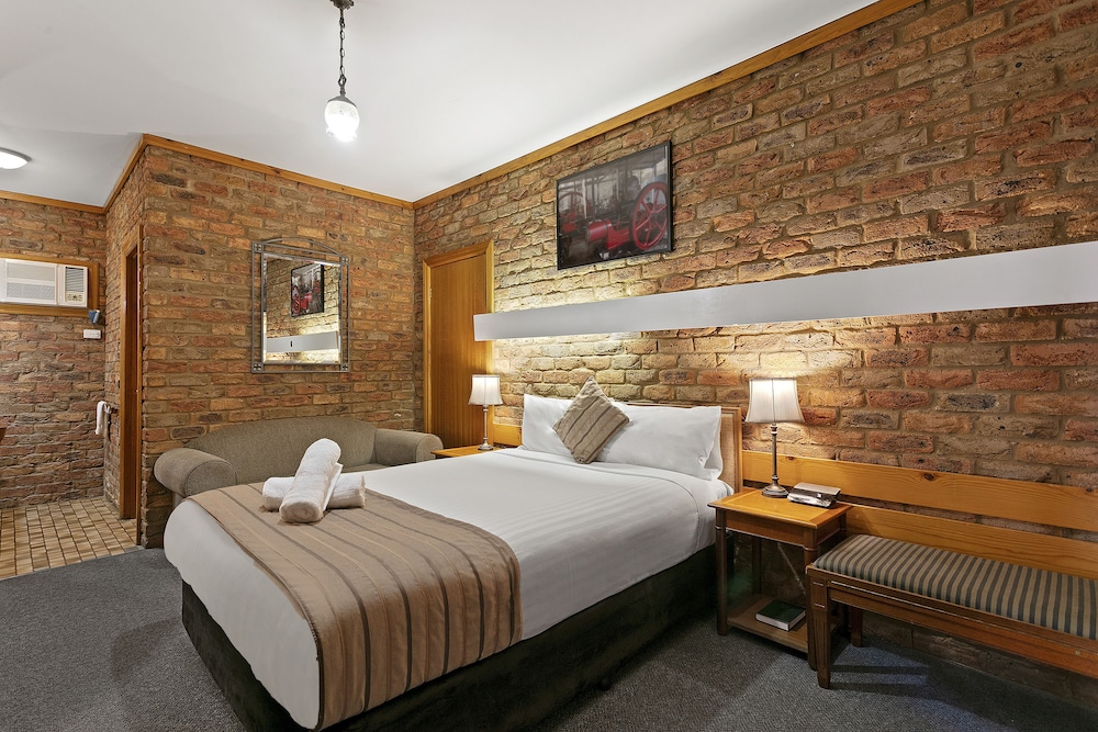 The Settlement Historic Hotel 16/32