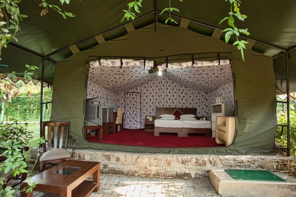 Flag House Resort 10/50