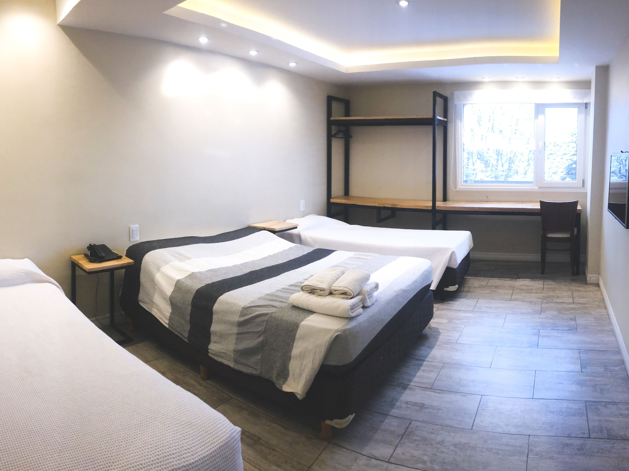 ROOM, QUADRUPLE
