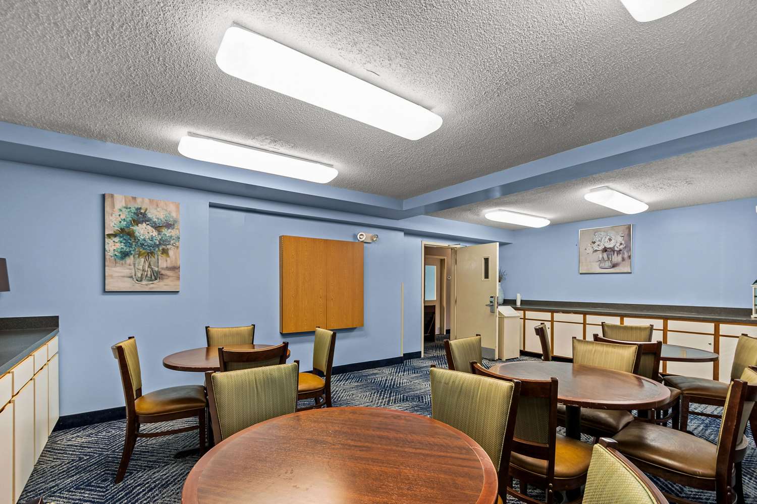 Suburban Studios Sterling - Washington Dulles 14/15