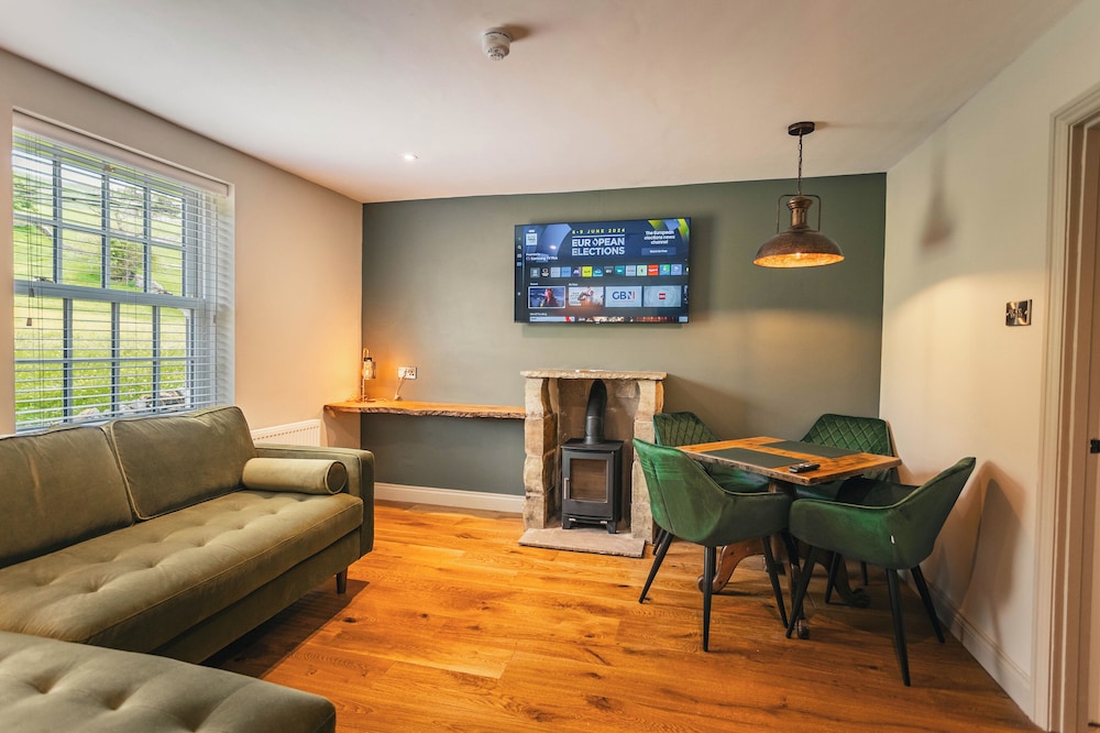 The Green Dragon Inn at Hardraw 25/50